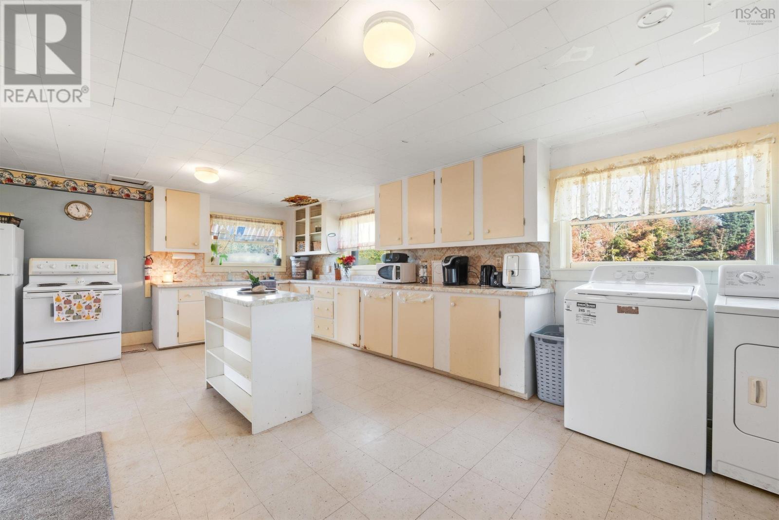 893 Highway 215, Brooklyn, Nova Scotia  B0N 2A0 - Photo 6 - 202525816