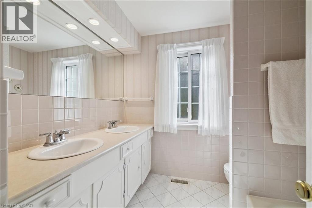 222 Strathcona Drive, Burlington, Ontario  L7L 2C8 - Photo 32 - 40781090
