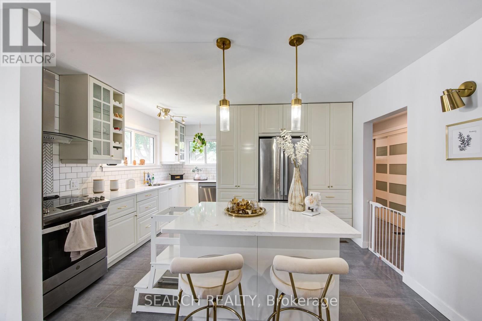 295 Victoria Street, Ingersoll, Ontario  N5C 2N3 - Photo 10 - X12417429