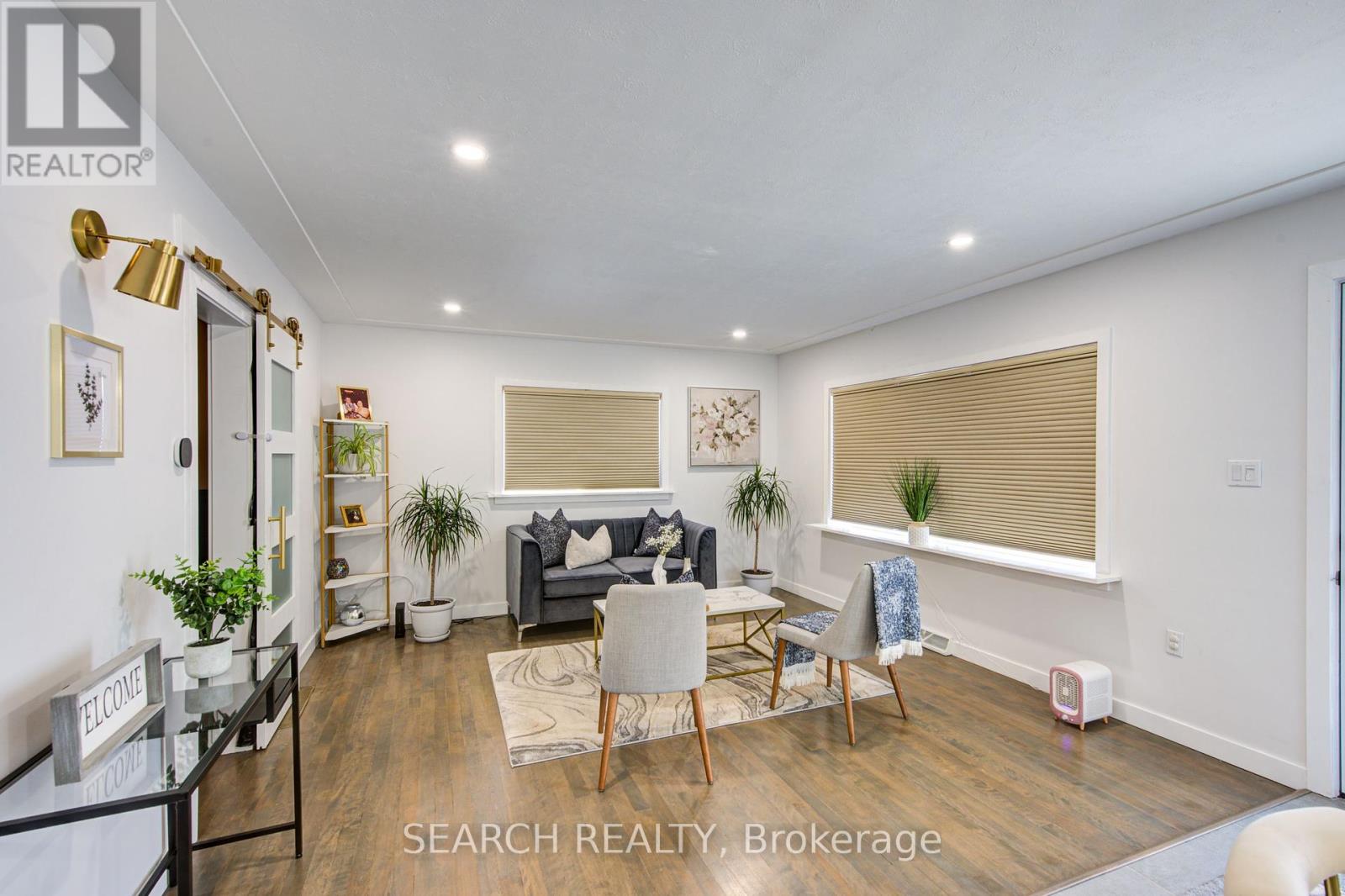 295 Victoria Street, Ingersoll, Ontario  N5C 2N3 - Photo 4 - X12417429