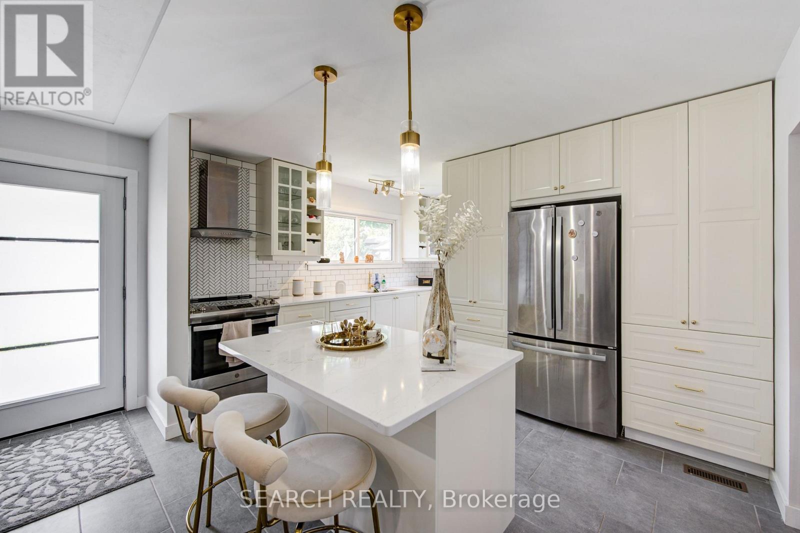 295 Victoria Street, Ingersoll, Ontario  N5C 2N3 - Photo 11 - X12417429