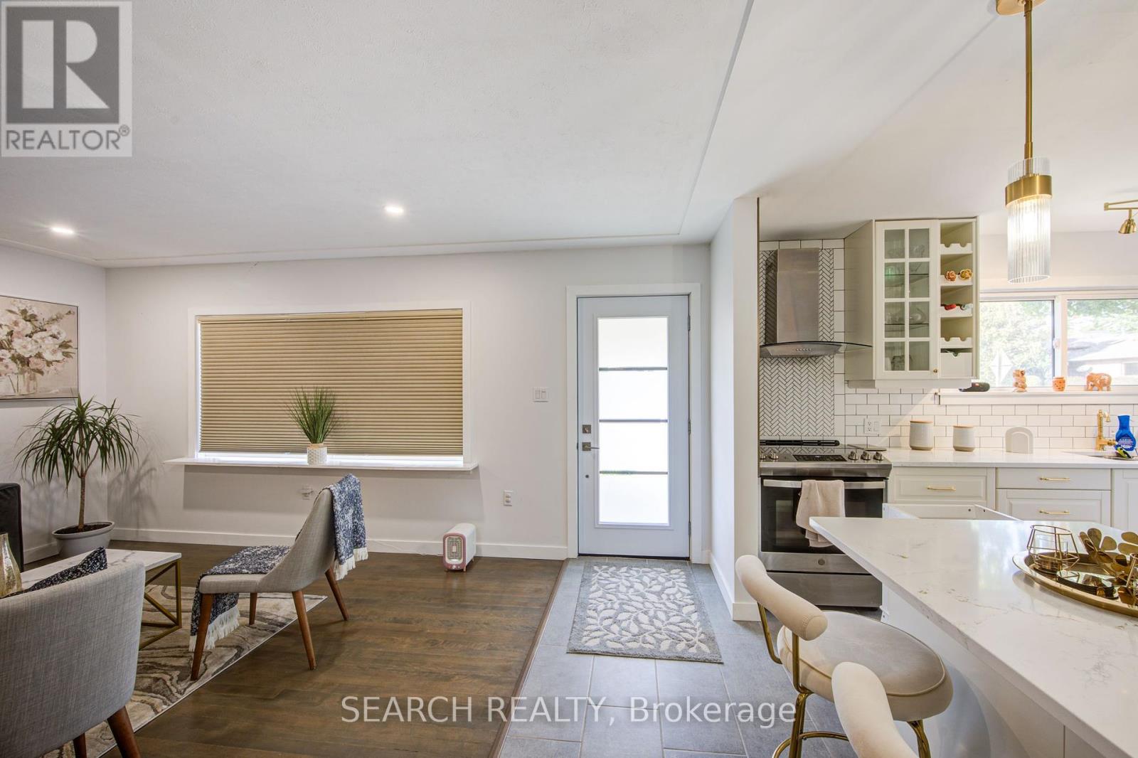 295 Victoria Street, Ingersoll, Ontario  N5C 2N3 - Photo 3 - X12417429