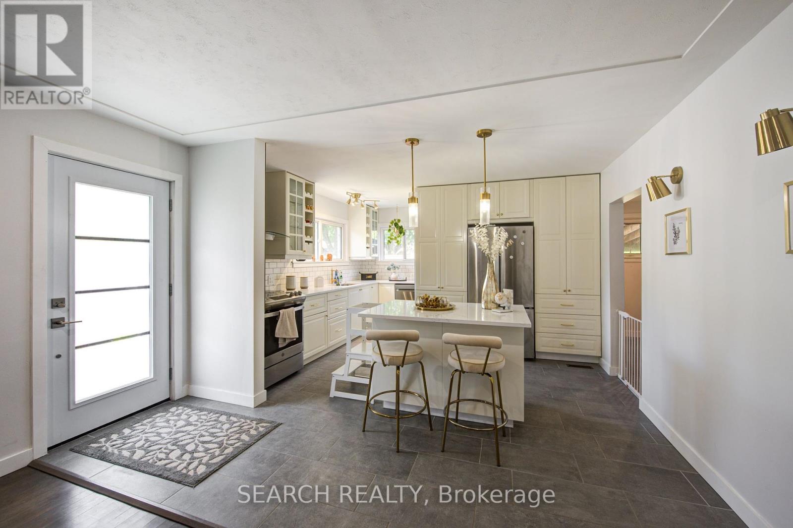 295 Victoria Street, Ingersoll, Ontario  N5C 2N3 - Photo 9 - X12417429