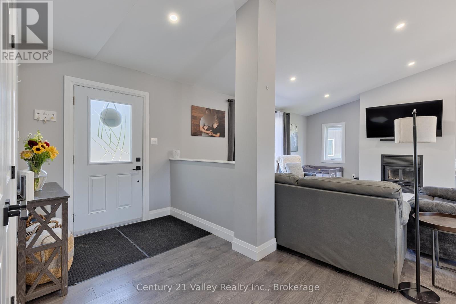 64 Eastern Avenue, Greater Madawaska, Ontario  K7V 1N3 - Photo 10 - X12479916