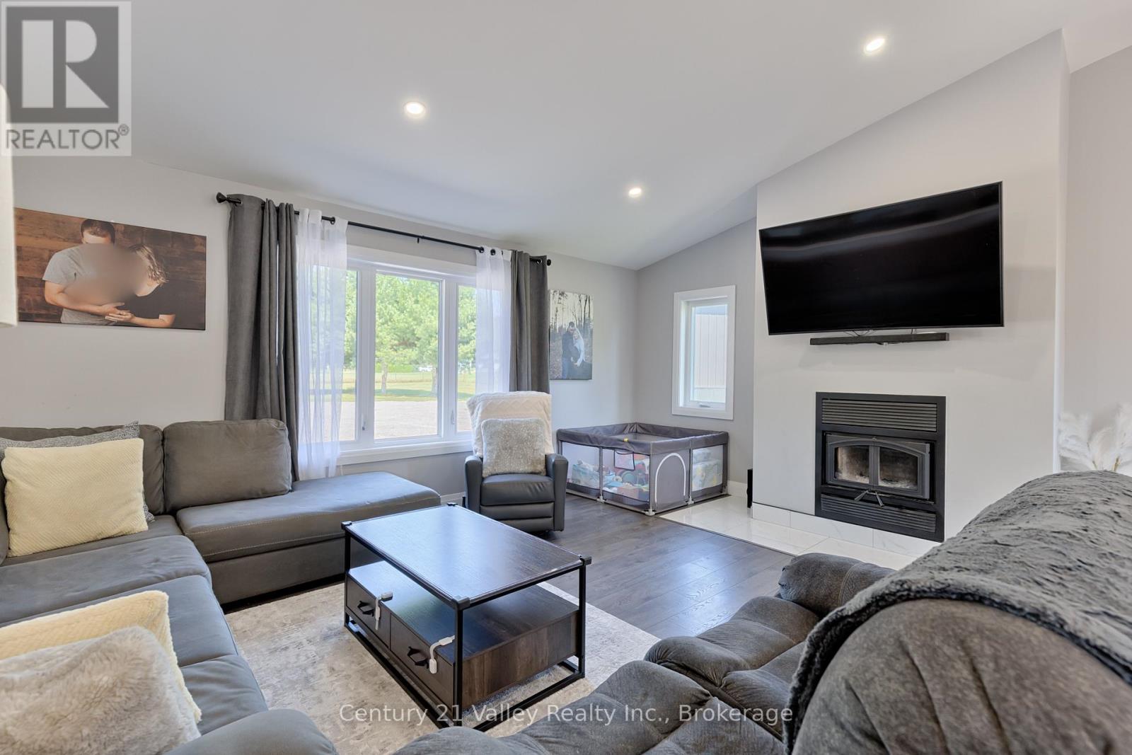 64 Eastern Avenue, Greater Madawaska, Ontario  K7V 1N3 - Photo 12 - X12479916