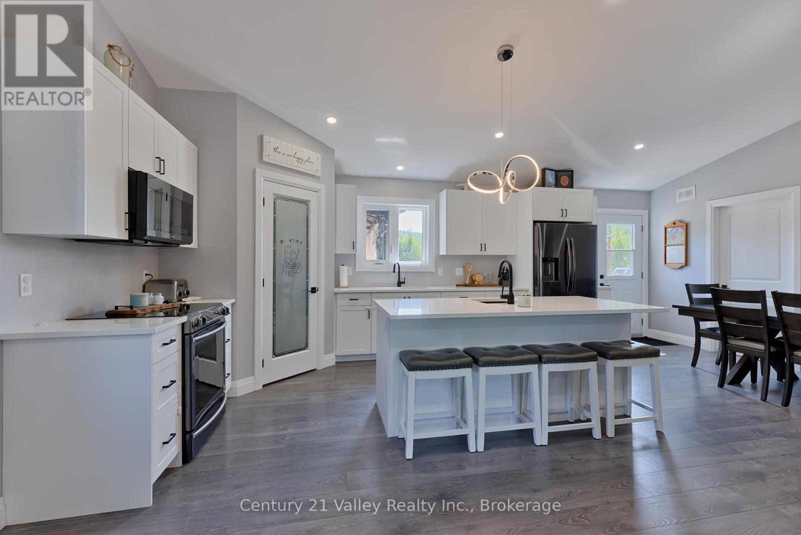 64 Eastern Avenue, Greater Madawaska, Ontario  K7V 1N3 - Photo 16 - X12479916