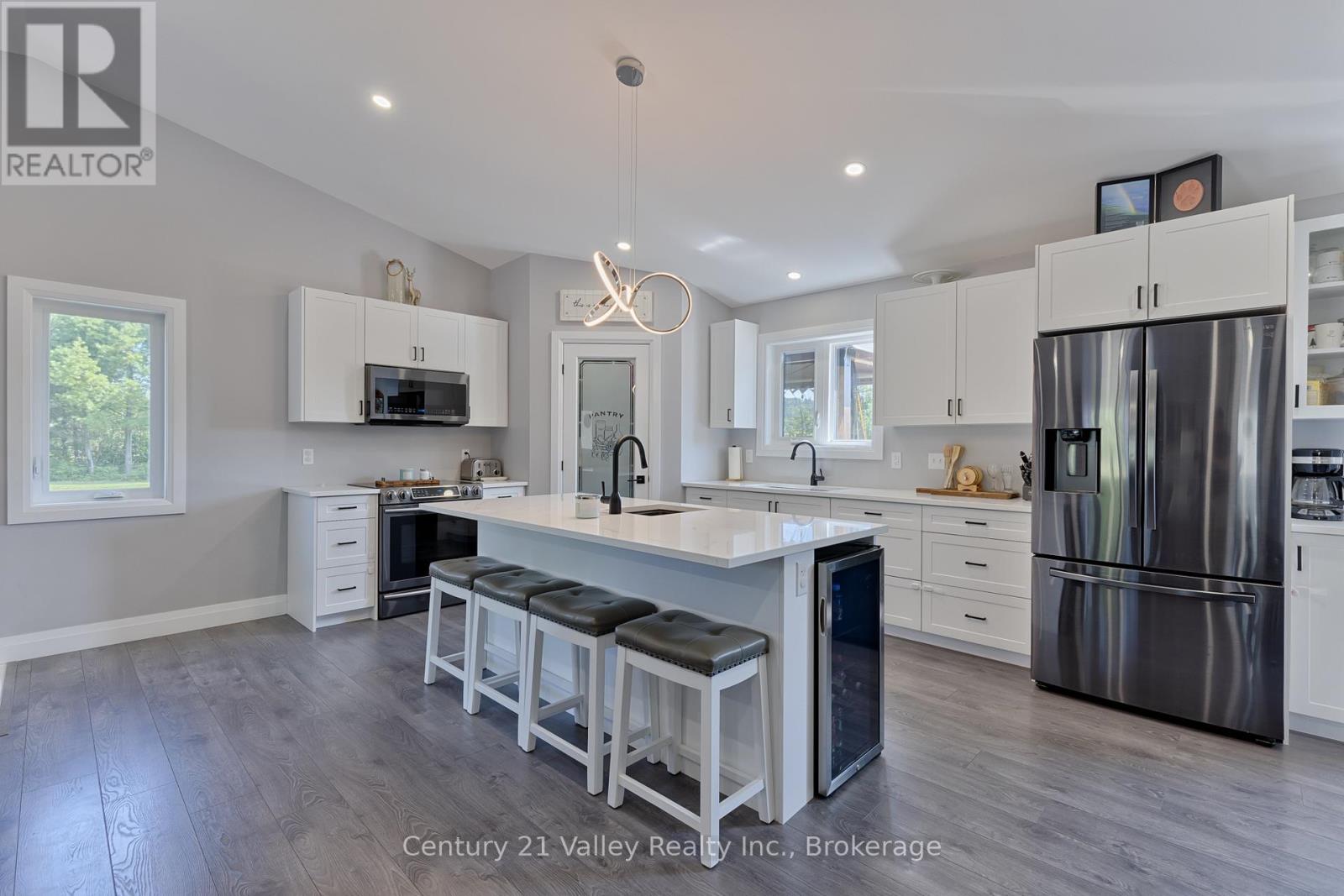 64 Eastern Avenue, Greater Madawaska, Ontario  K7V 1N3 - Photo 17 - X12479916