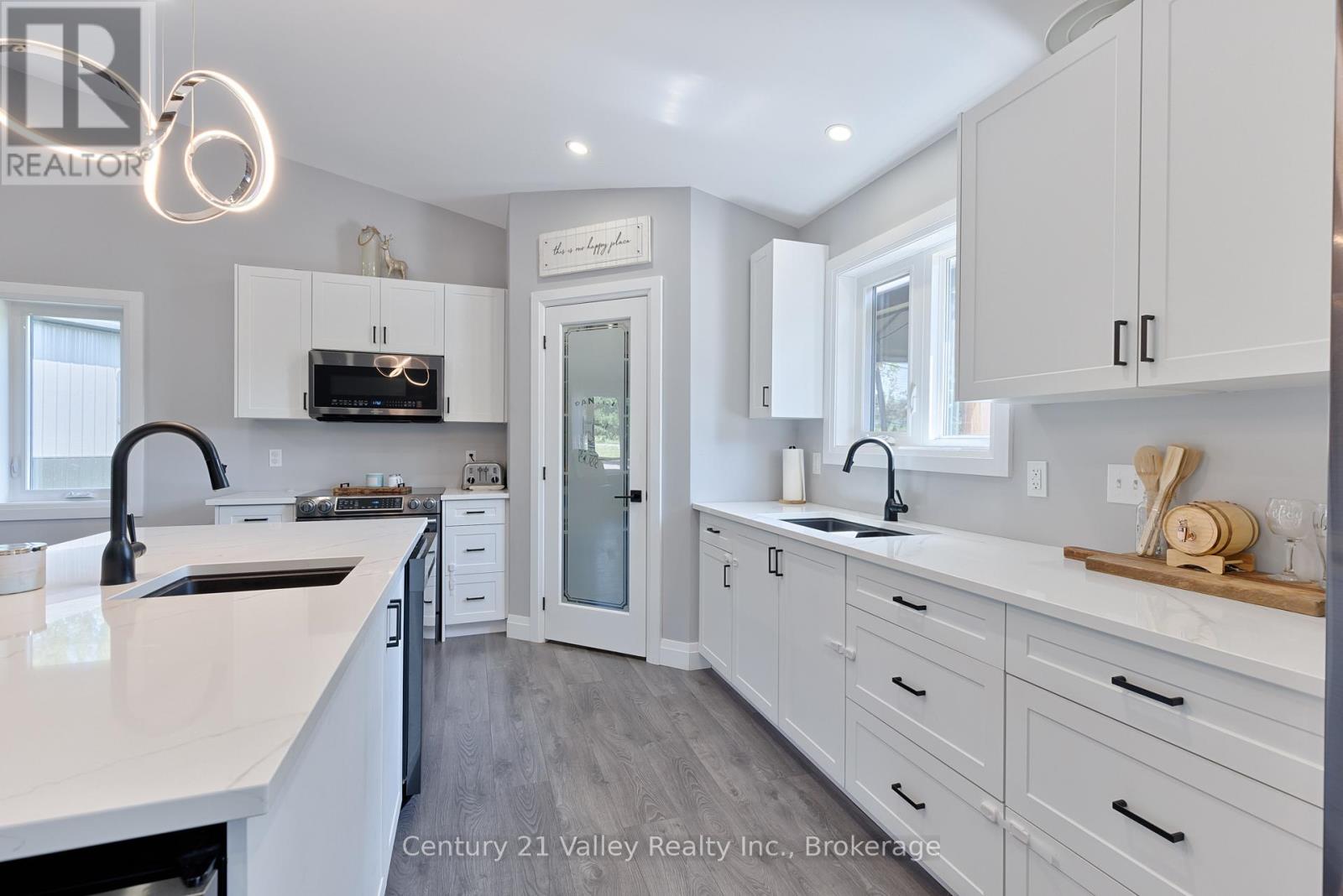 64 Eastern Avenue, Greater Madawaska, Ontario  K7V 1N3 - Photo 19 - X12479916