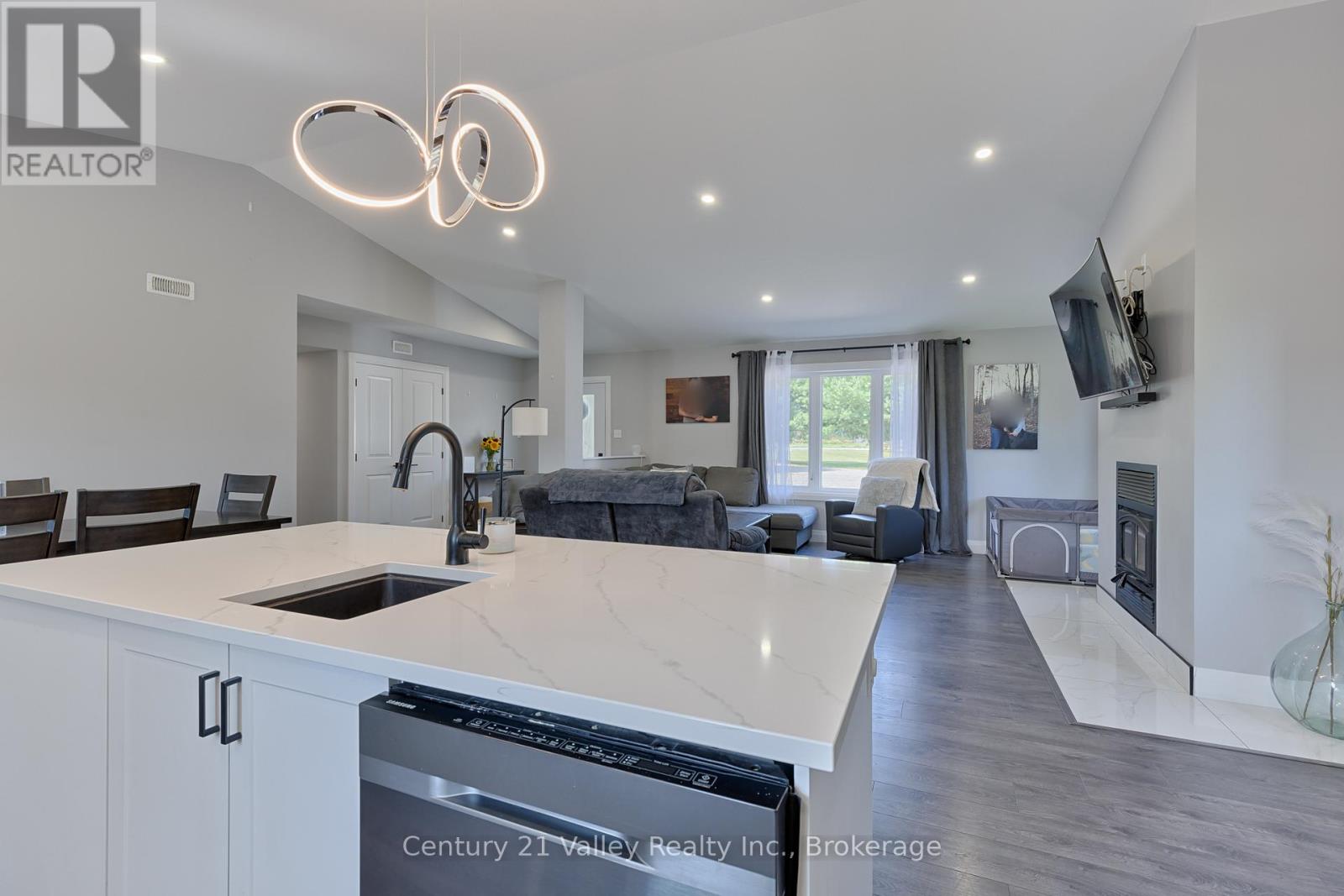 64 Eastern Avenue, Greater Madawaska, Ontario  K7V 1N3 - Photo 21 - X12479916