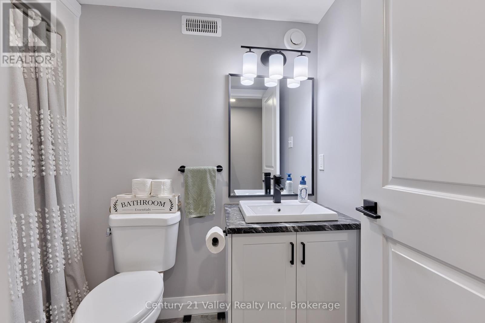 64 Eastern Avenue, Greater Madawaska, Ontario  K7V 1N3 - Photo 23 - X12479916