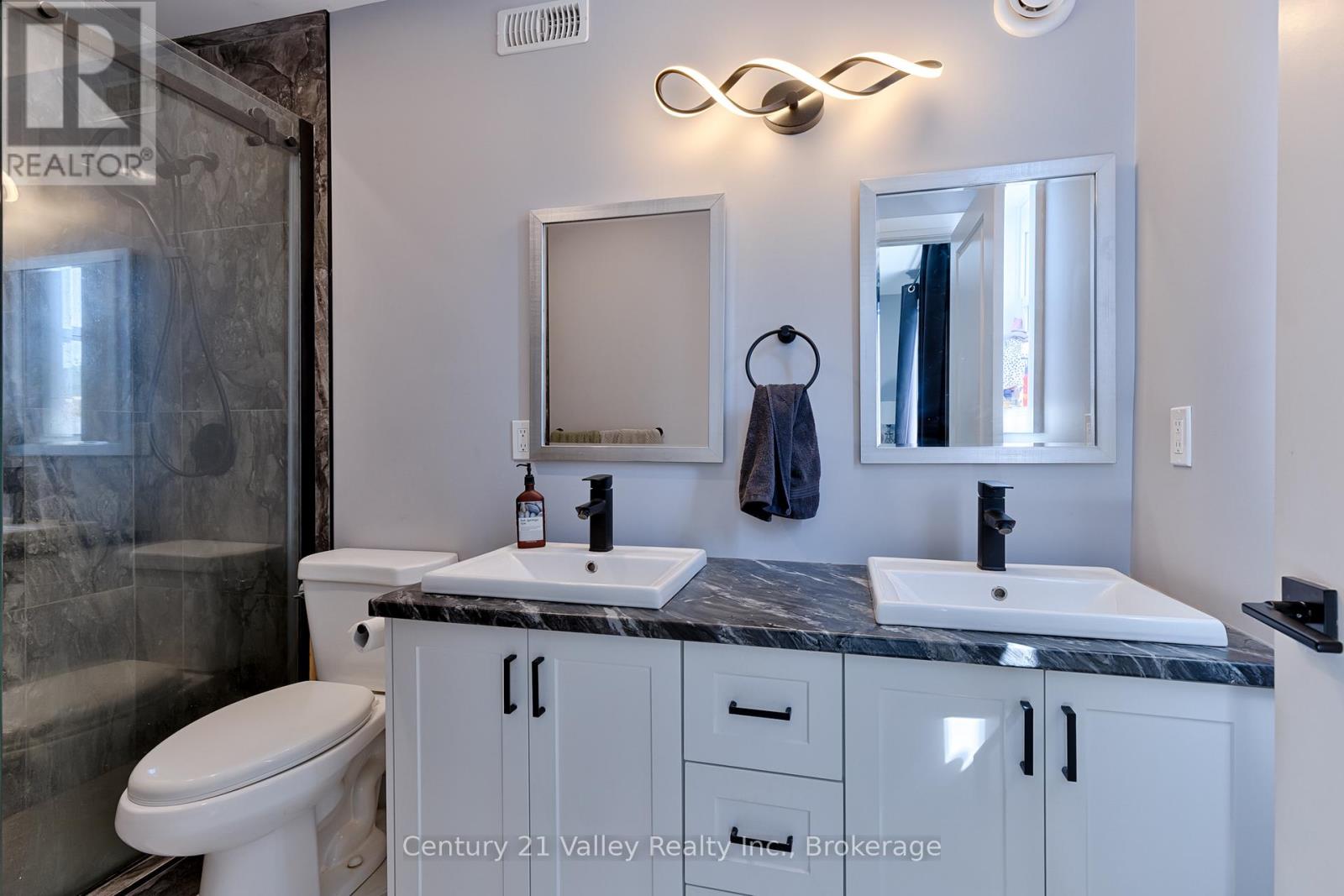 64 Eastern Avenue, Greater Madawaska, Ontario  K7V 1N3 - Photo 29 - X12479916