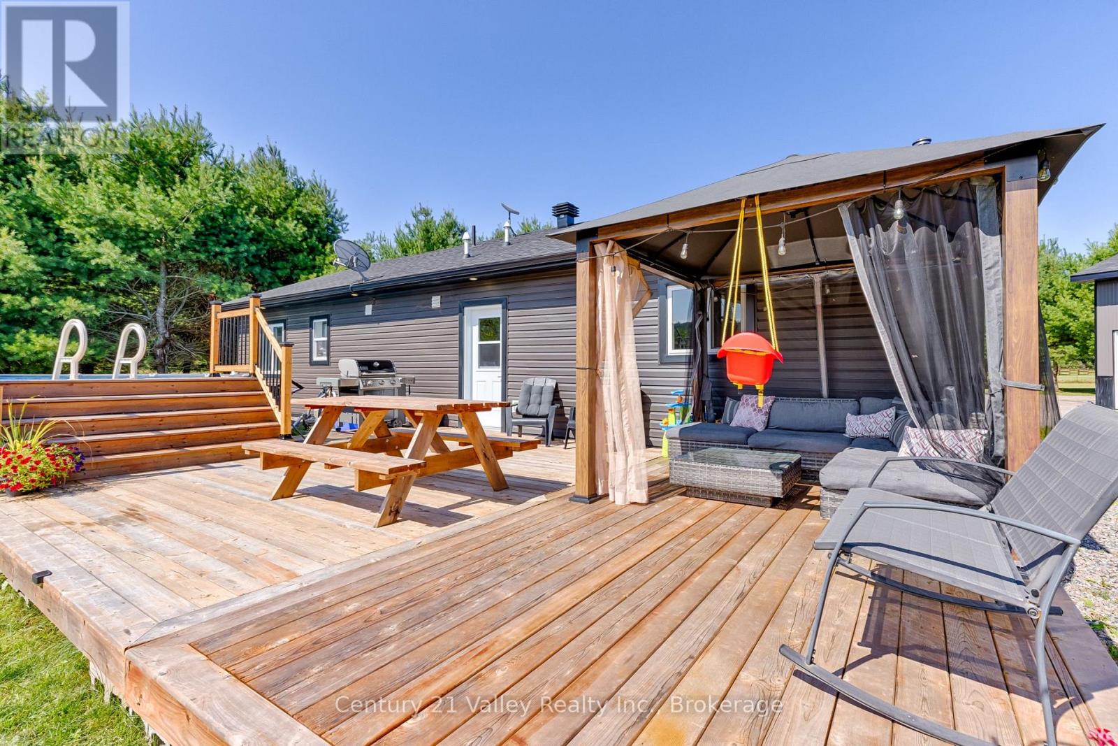 64 Eastern Avenue, Greater Madawaska, Ontario  K7V 1N3 - Photo 38 - X12479916