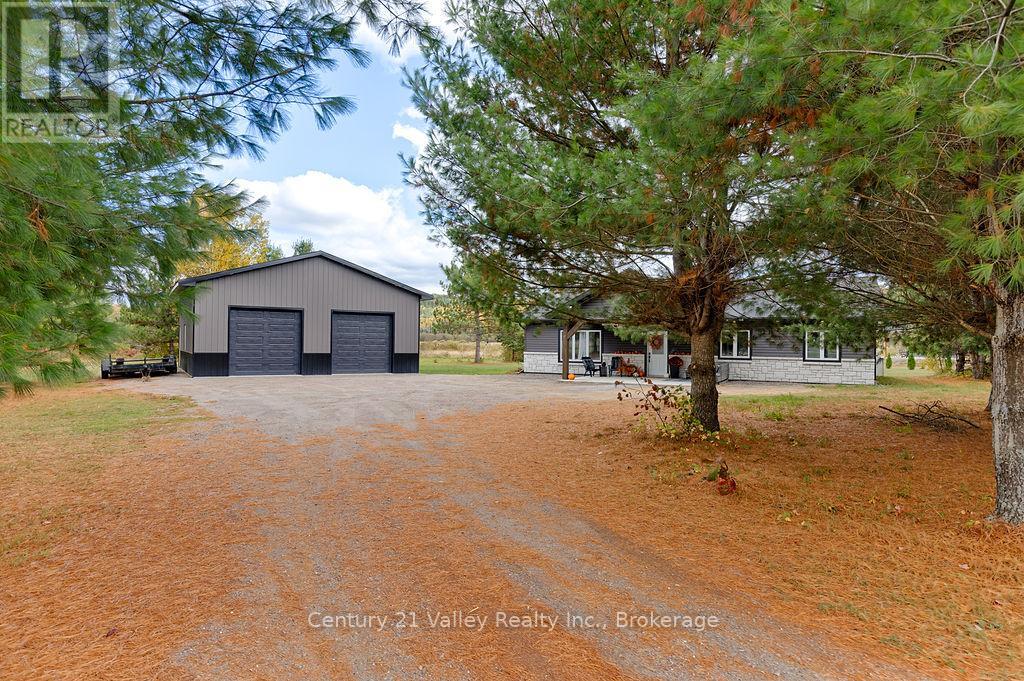 64 Eastern Avenue, Greater Madawaska, Ontario  K7V 1N3 - Photo 4 - X12479916