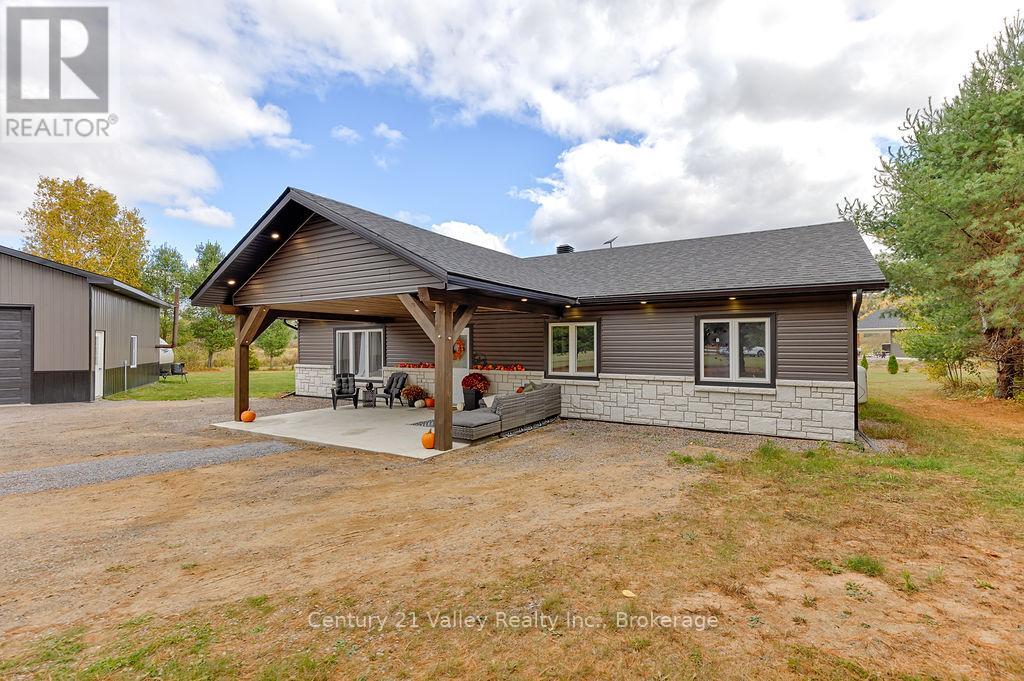 64 Eastern Avenue, Greater Madawaska, Ontario  K7V 1N3 - Photo 7 - X12479916