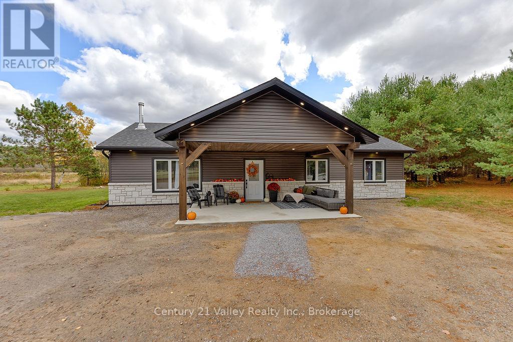 64 Eastern Avenue, Greater Madawaska, Ontario  K7V 1N3 - Photo 8 - X12479916