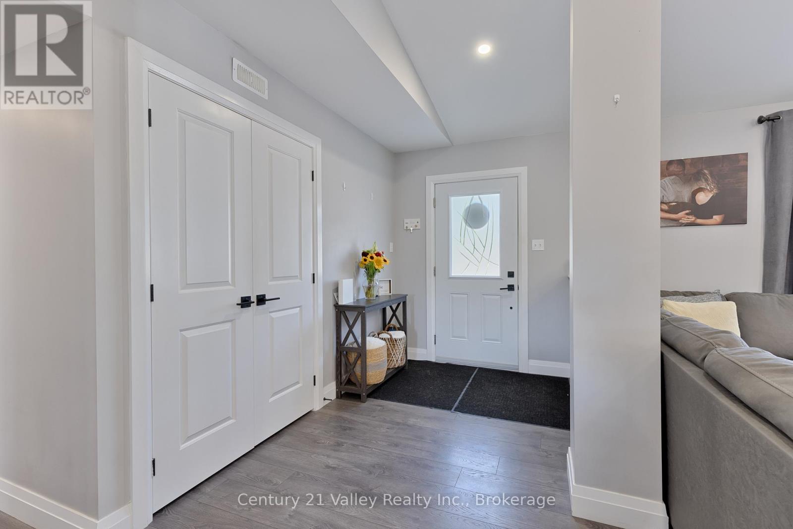 64 Eastern Avenue, Greater Madawaska, Ontario  K7V 1N3 - Photo 9 - X12479916