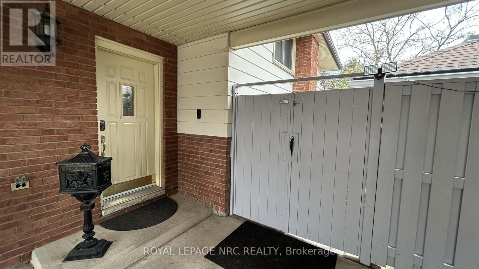 6197 Kirkland Drive, Niagara Falls (West Wood), Ontario  L2H 2A7 - Photo 4 - X12479898