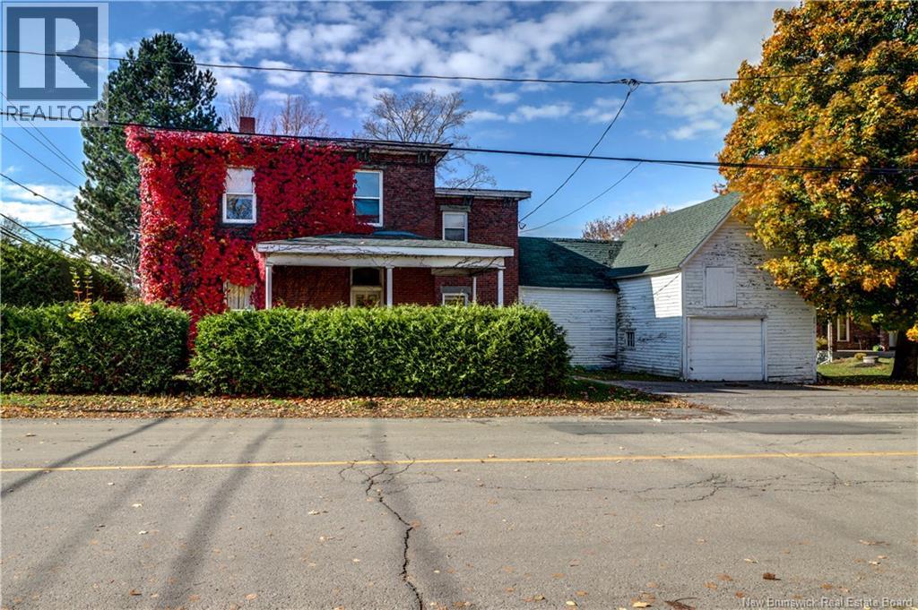 33-35 Queen Street, Sussex, New Brunswick  E4E 2A6 - Photo 1 - NB129018