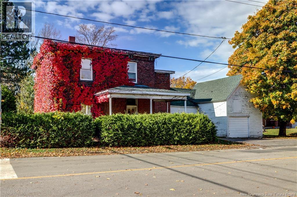 33-35 Queen Street, Sussex, New Brunswick  E4E 2A6 - Photo 2 - NB129018