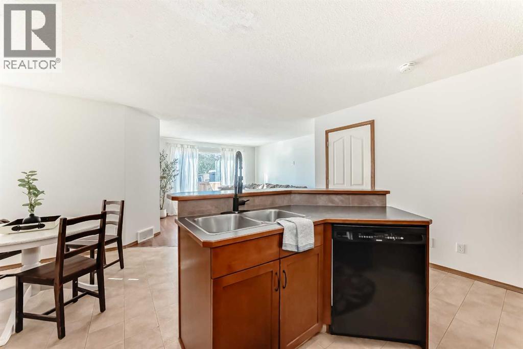 201 Cranberry Square Se, Calgary, Alberta  T3M 1J4 - Photo 5 - A2265962