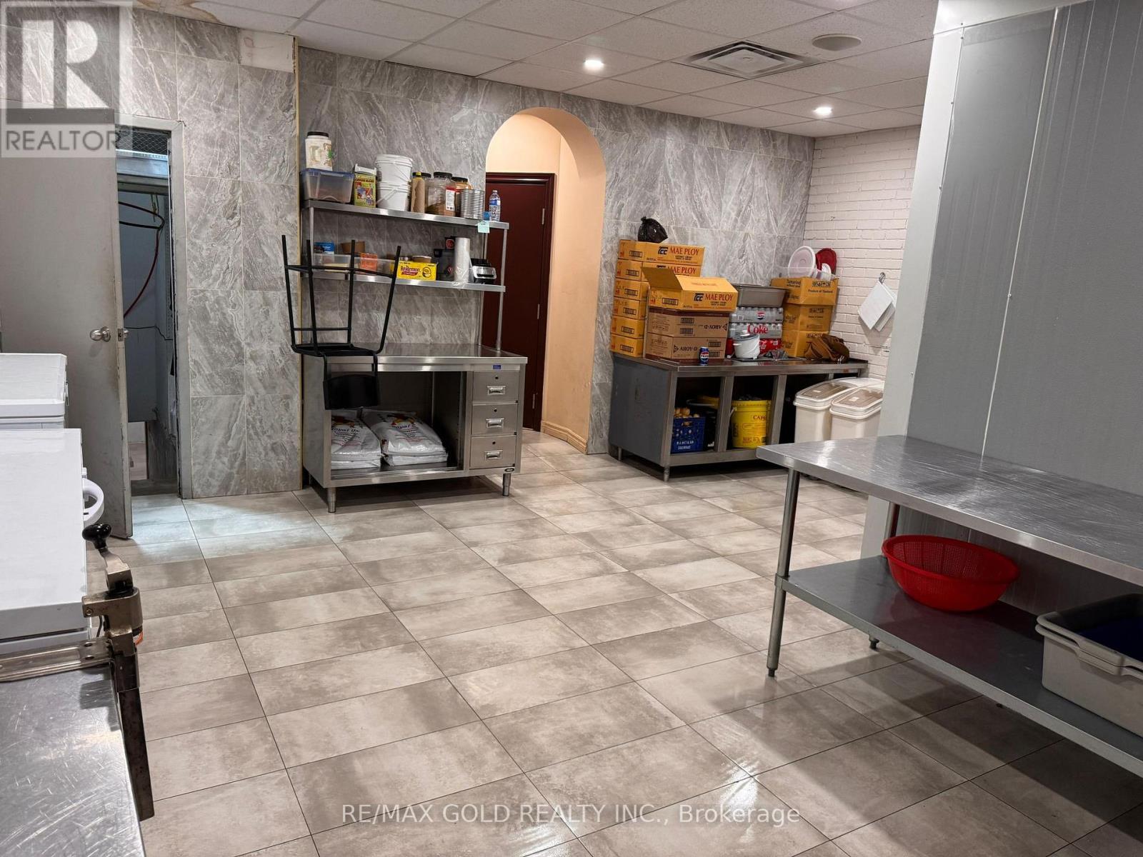 515 DANFORTH AVENUE, Toronto, Ontario