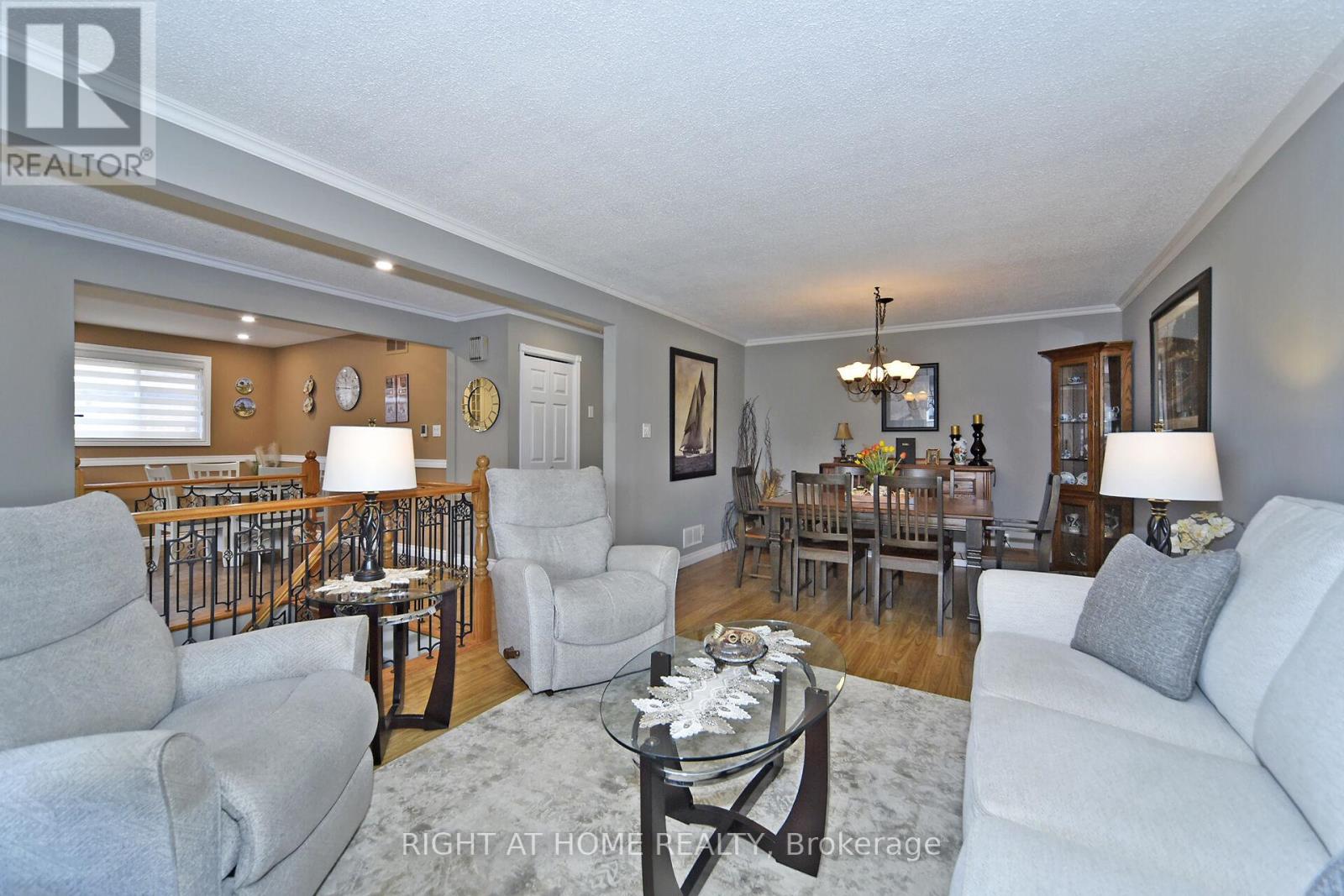 377 Parkwood Avenue, Bradford West Gwillimbury (Bradford), Ontario  L3Z 2W9 - Photo 6 - N12475643