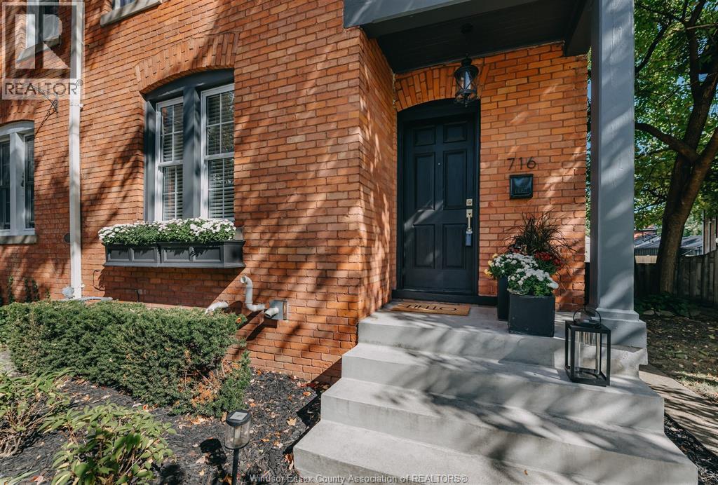 716 Monmouth Road, Windsor, Ontario  N8Y 3L2 - Photo 2 - 25026932