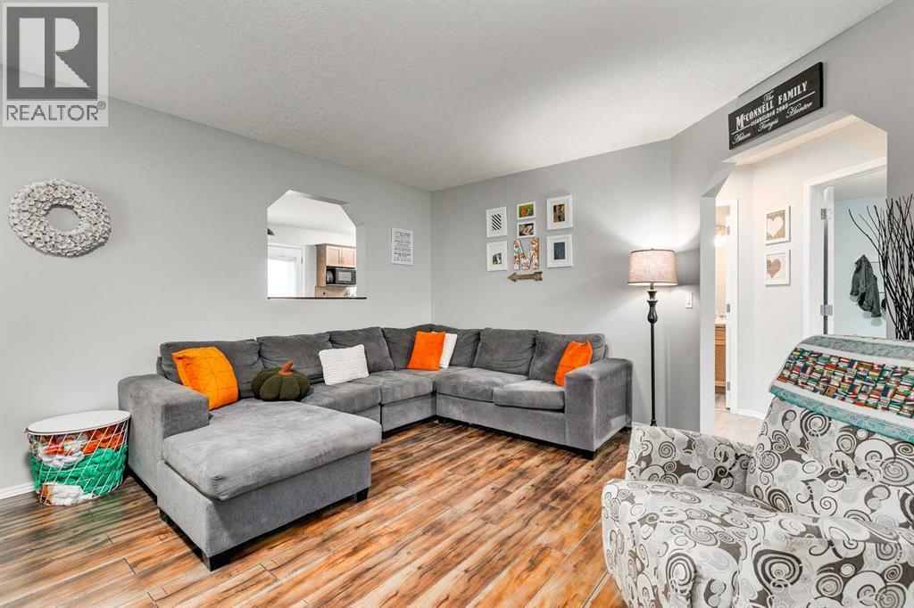 1414 Smith Avenue, Crossfield, Alberta  T0M 0S0 - Photo 3 - A2261215