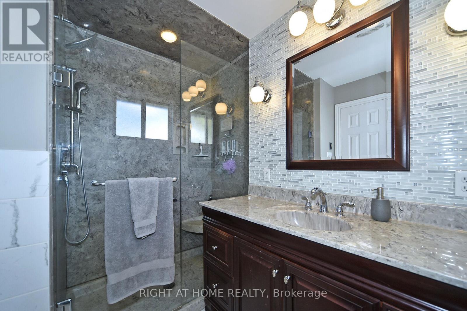 377 Parkwood Avenue, Bradford West Gwillimbury (Bradford), Ontario  L3Z 2W9 - Photo 13 - N12475643