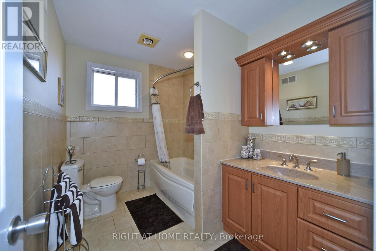 377 Parkwood Avenue, Bradford West Gwillimbury (Bradford), Ontario  L3Z 2W9 - Photo 10 - N12475643