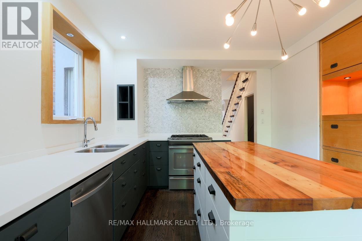 239 Bain Avenue, Toronto, Ontario  M4K 1G2 - Photo 10 - E12479940