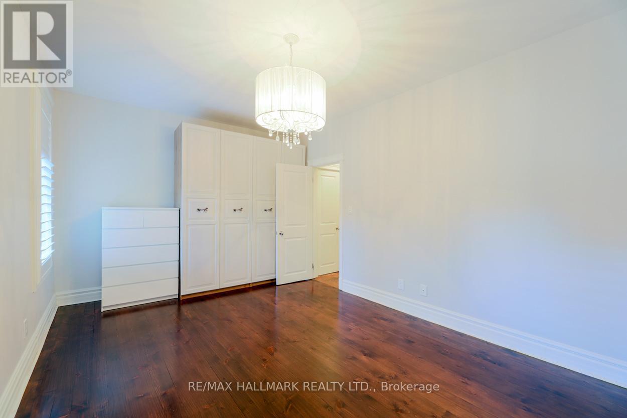 239 Bain Avenue, Toronto, Ontario  M4K 1G2 - Photo 17 - E12479940