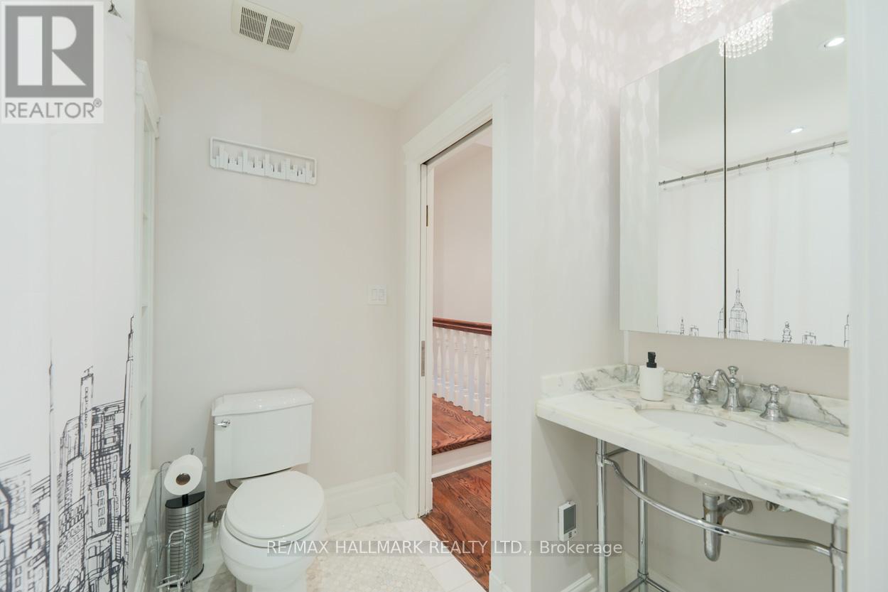 239 Bain Avenue, Toronto, Ontario  M4K 1G2 - Photo 21 - E12479940