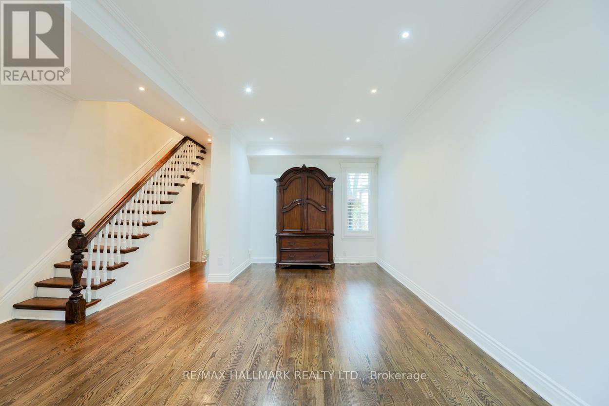 239 Bain Avenue, Toronto, Ontario  M4K 1G2 - Photo 8 - E12479940