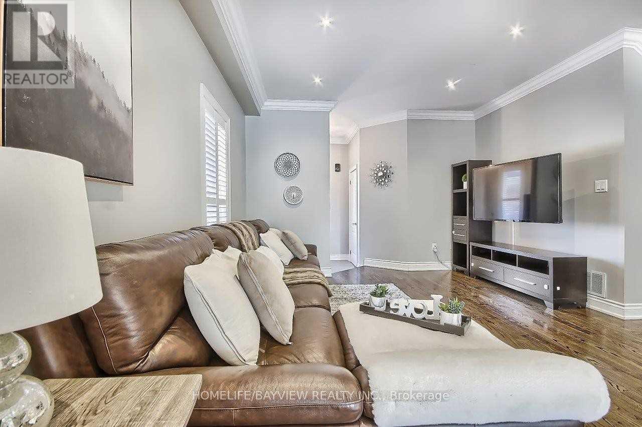 Main Fl - 95 Nantucket Drive, Richmond Hill, Ontario  L4E 3X4 - Photo 5 - N12479927