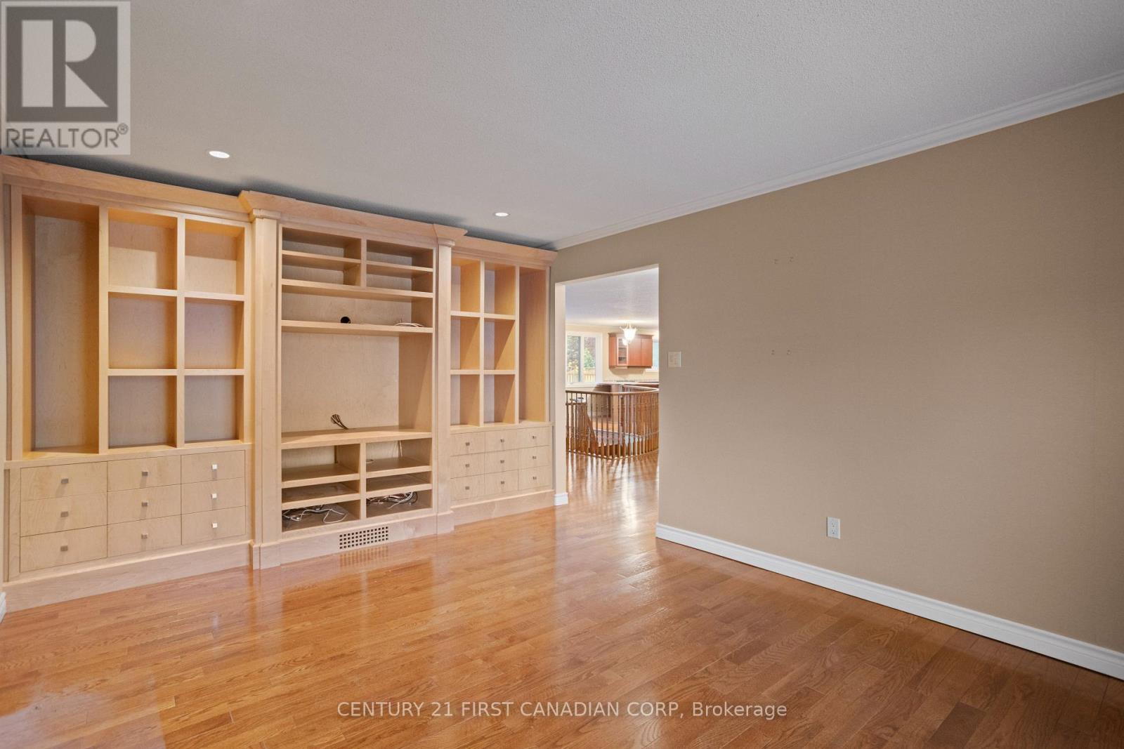 37 Outer Drive, London South, Ontario  N6P 1E1 - Photo 16 - X12479988