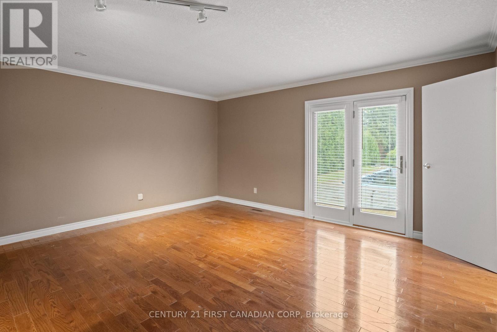 37 Outer Drive, London South, Ontario  N6P 1E1 - Photo 17 - X12479988