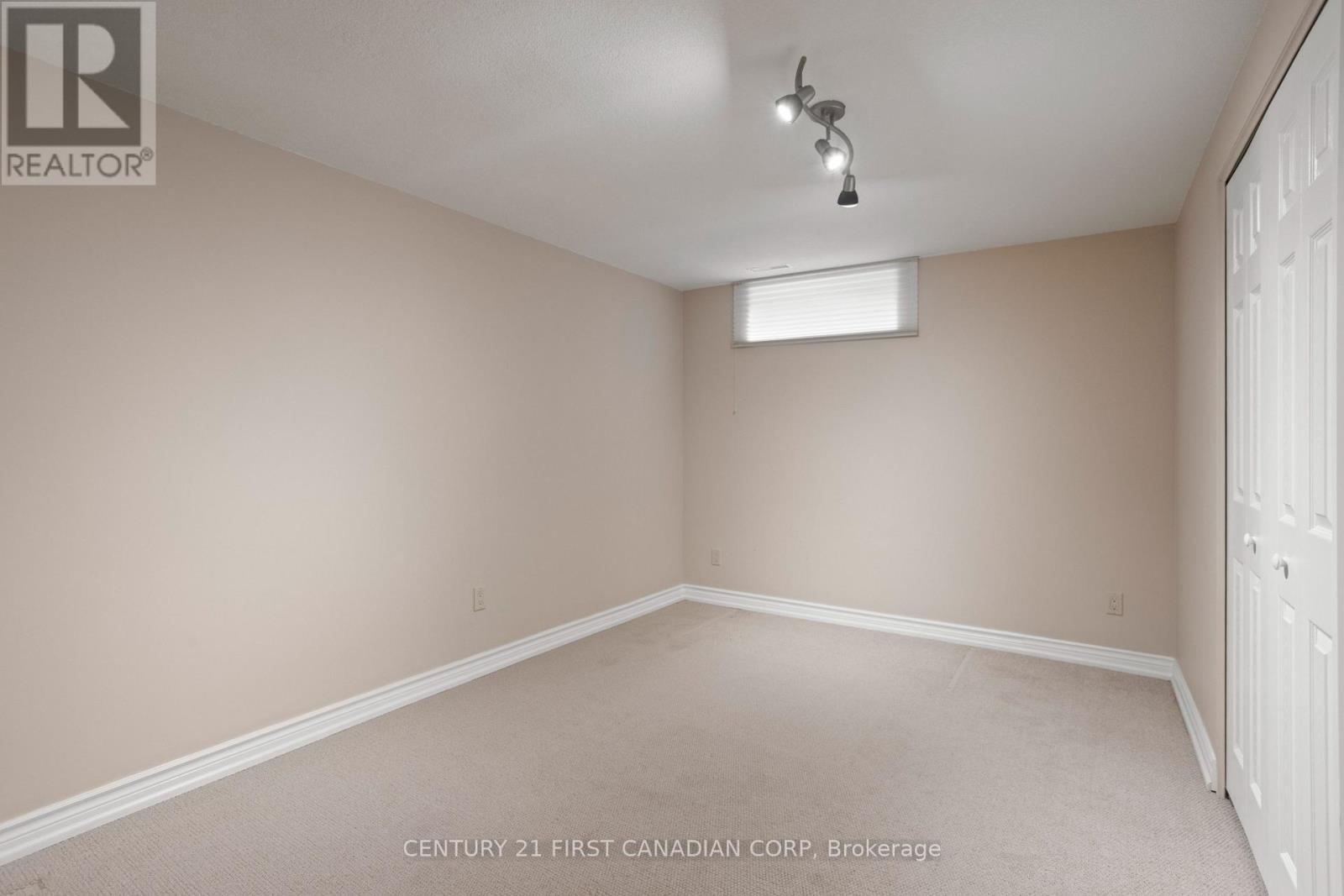 37 Outer Drive, London South, Ontario  N6P 1E1 - Photo 33 - X12479988