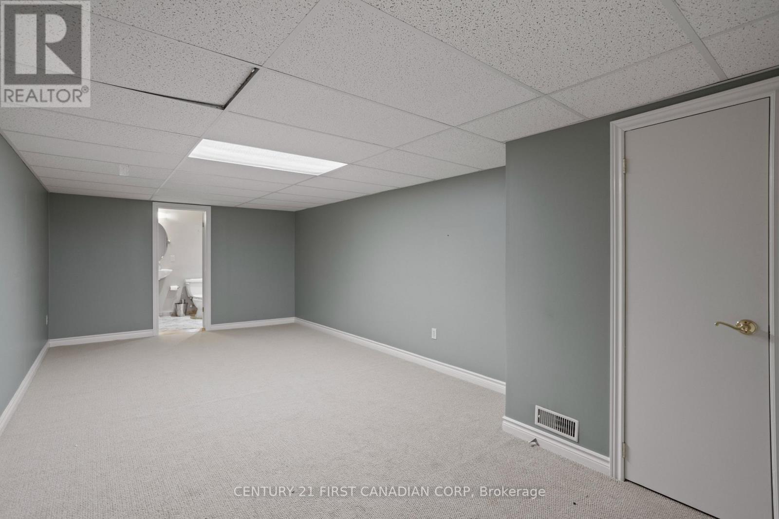 37 Outer Drive, London South, Ontario  N6P 1E1 - Photo 35 - X12479988