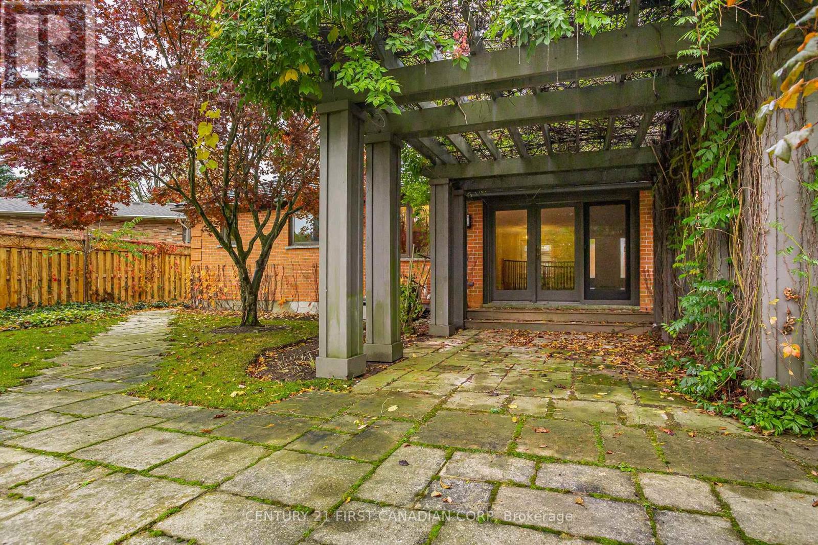 37 Outer Drive, London South, Ontario  N6P 1E1 - Photo 40 - X12479988