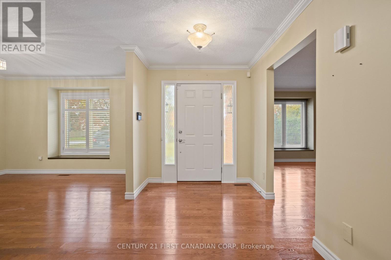 37 Outer Drive, London South, Ontario  N6P 1E1 - Photo 5 - X12479988