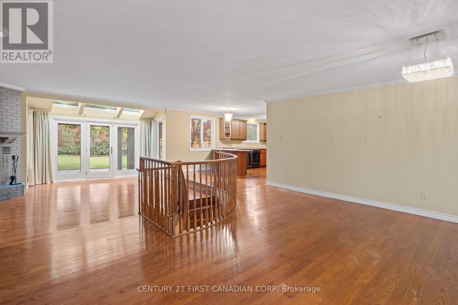 37 Outer Drive, London South, Ontario  N6P 1E1 - Photo 6 - X12479988