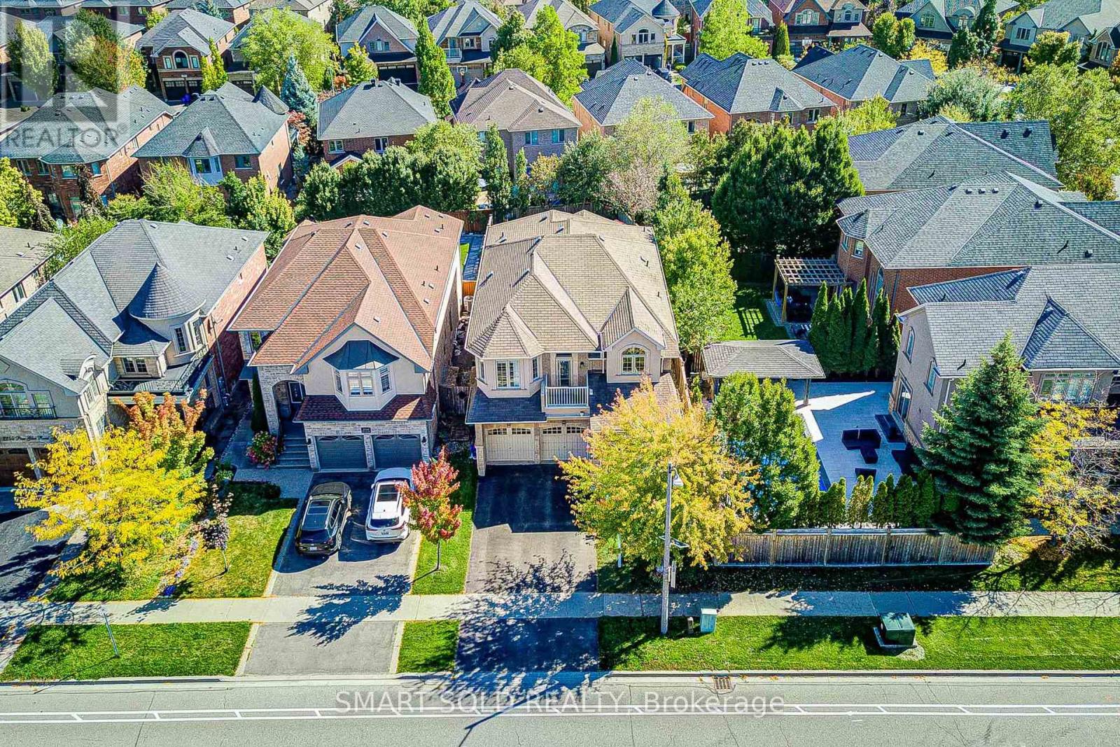 2252 Pine Glen Road, Oakville, Ontario  L6M 0G5 - Photo 2 - W12479923