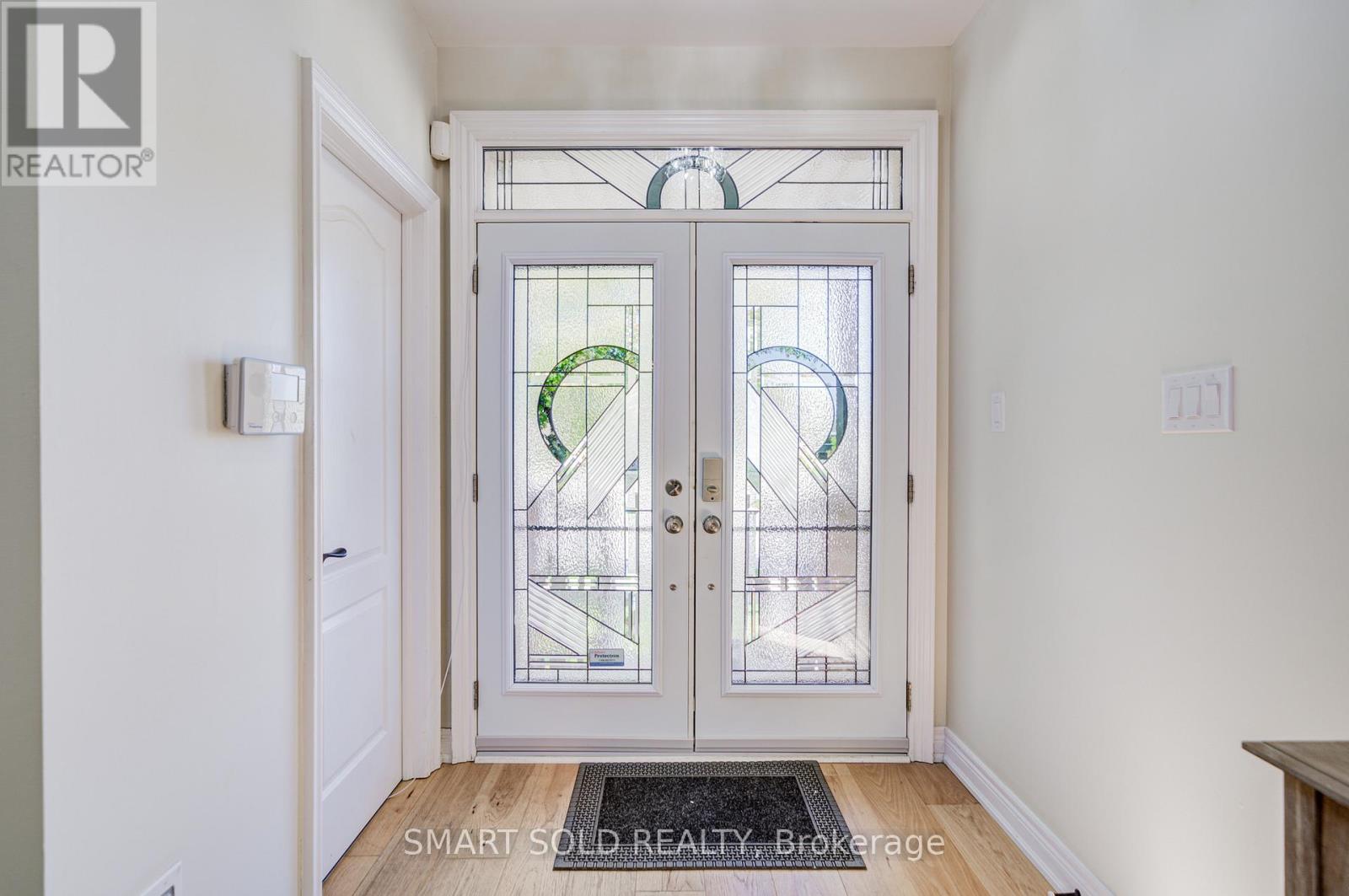 2252 Pine Glen Road, Oakville, Ontario  L6M 0G5 - Photo 4 - W12479923