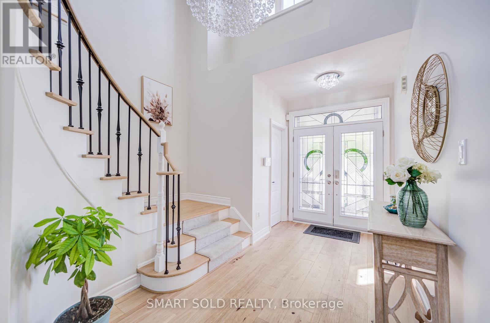 2252 Pine Glen Road, Oakville, Ontario  L6M 0G5 - Photo 5 - W12479923
