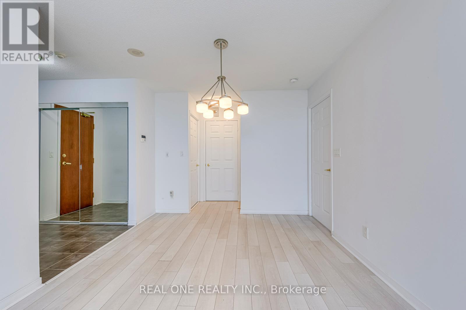 1003 - 4900 Glen Erin Drive, Mississauga, Ontario  L5M 7S2 - Photo 11 - W12479926