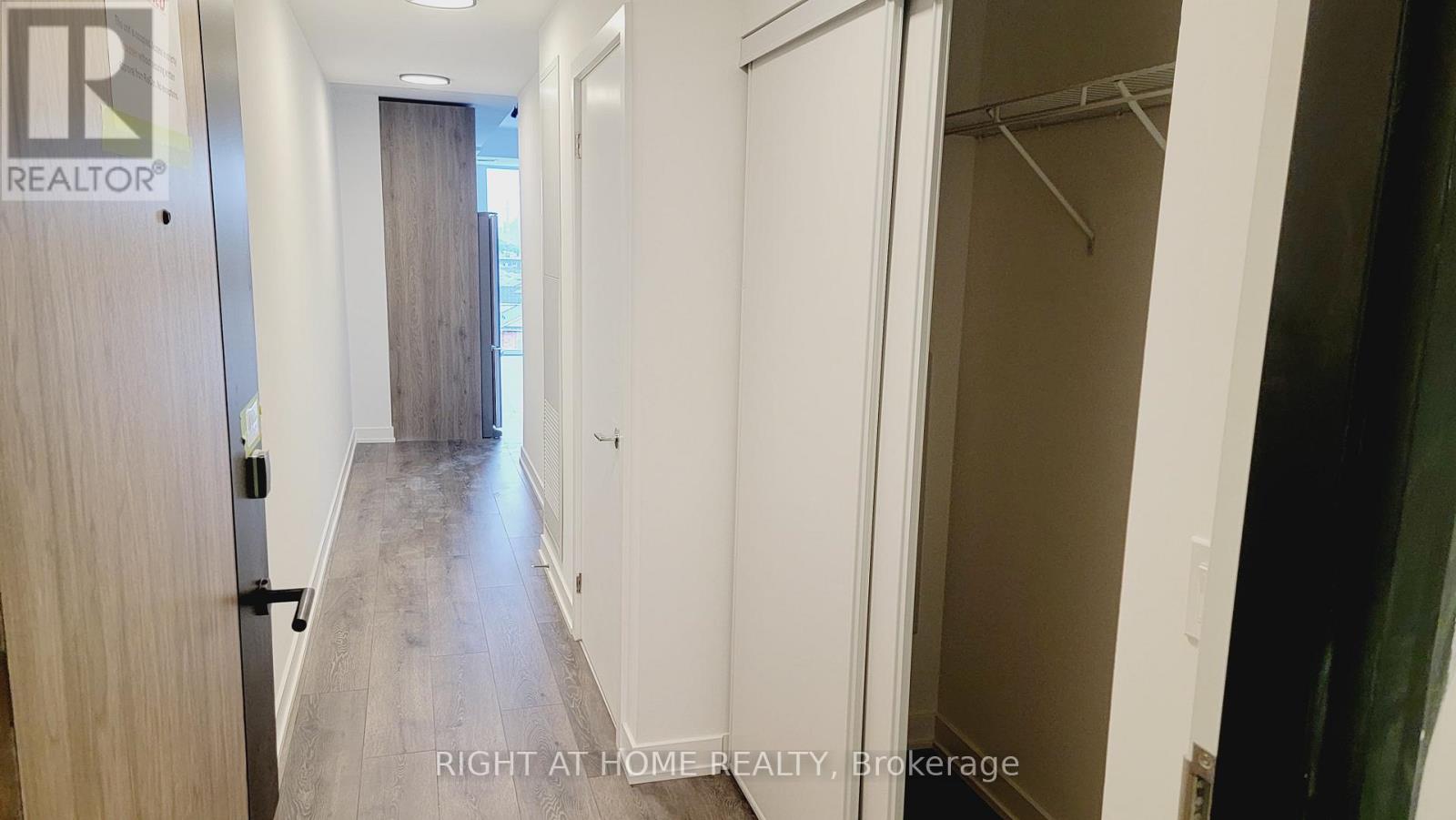 411 - 1007 The Queensway, Toronto (Islington-City Centre West), Ontario  M8Z 6C7 - Photo 2 - W12479933