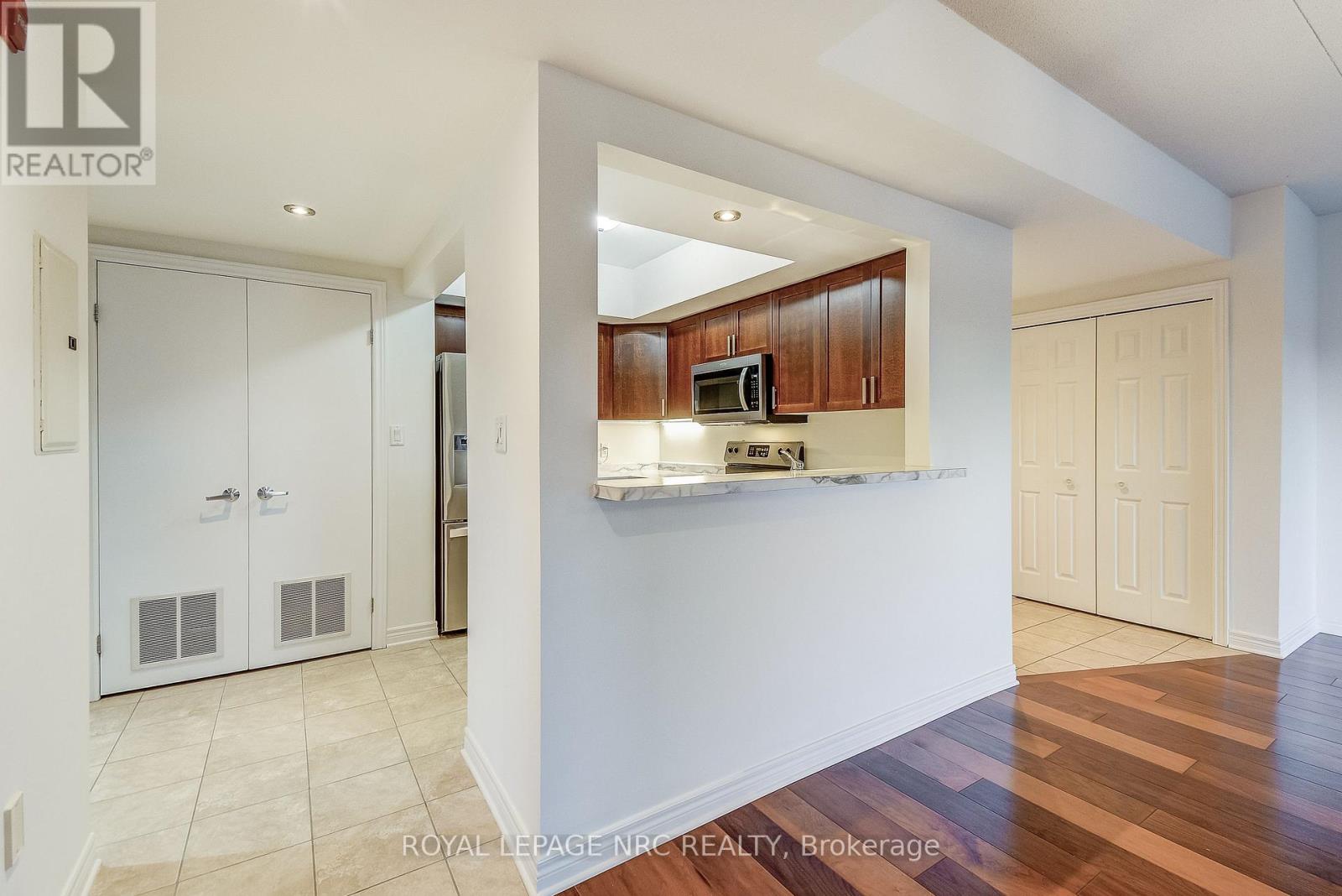 202 - 678 Line 2 Road, Niagara-On-The-Lake, Ontario  L0S 1J0 - Photo 16 - X12479966