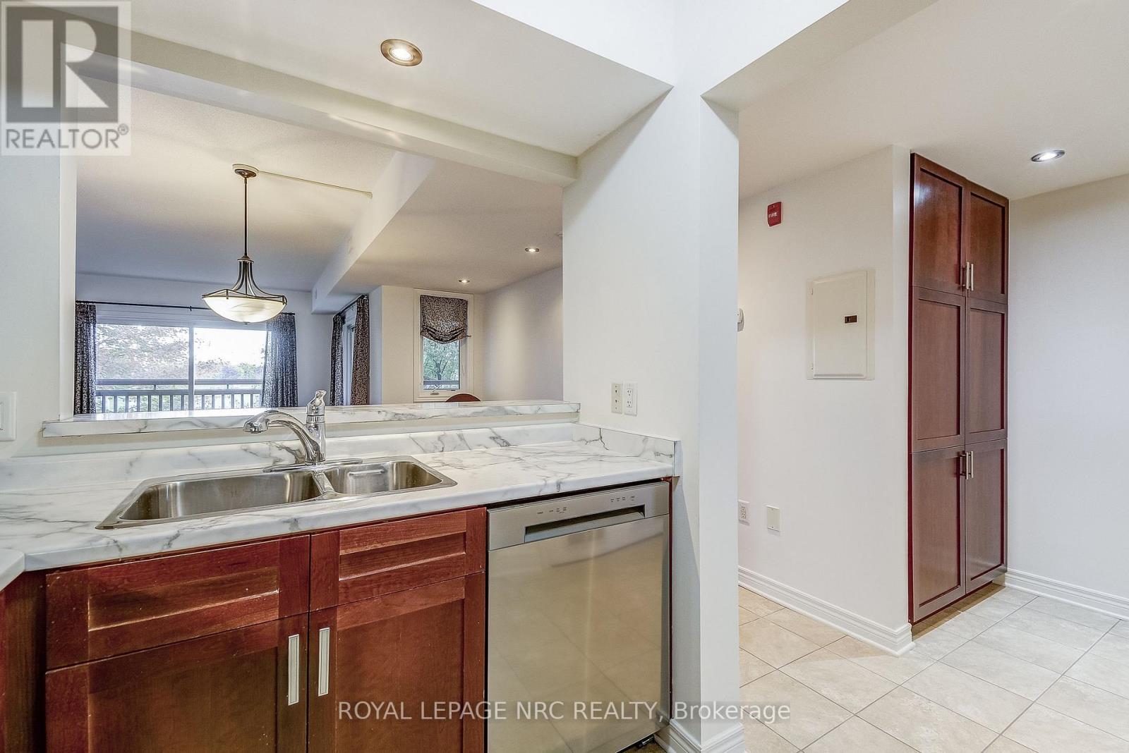202 - 678 Line 2 Road, Niagara-On-The-Lake, Ontario  L0S 1J0 - Photo 18 - X12479966