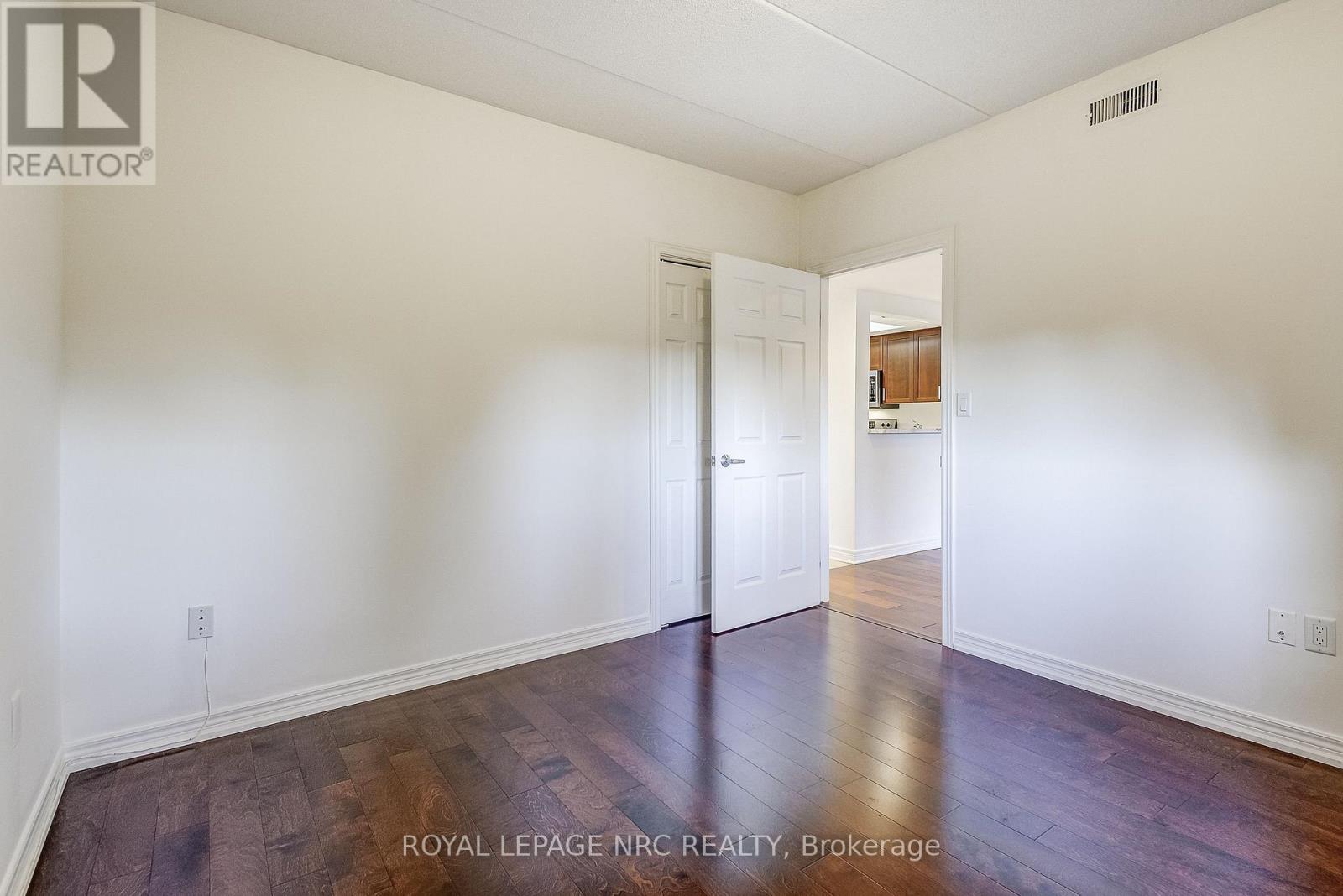 202 - 678 Line 2 Road, Niagara-On-The-Lake, Ontario  L0S 1J0 - Photo 24 - X12479966